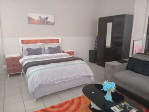 1 slaapkamer, een strijkplank/strijkijzer, wifi, beddengoed