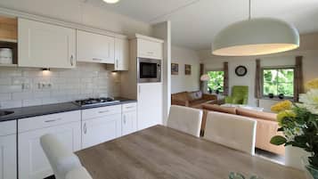 Fridge, dishwasher, coffee/tea maker