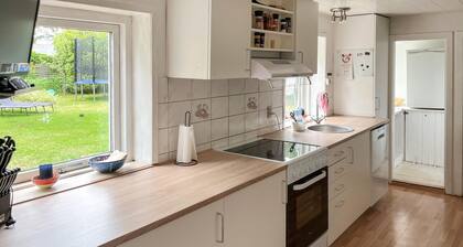 Awesome home in ålbæk with WiFi