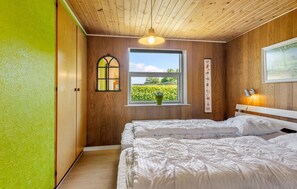 3 bedrooms, travel crib, free WiFi