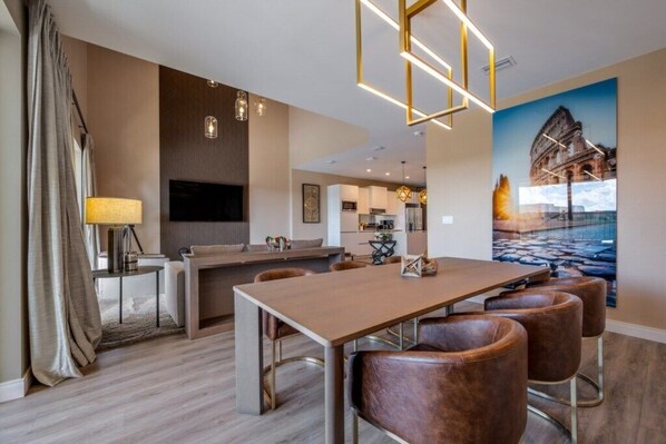 Dining - Luxury 3BR Townhouse Near Disney – Magic Village (Kissimmee)