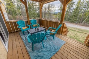 Outdoor dining - Specifically Designed for Large Families (Hinton)