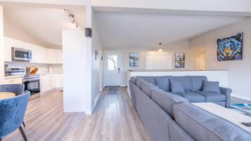 智能电视、乒乓球、立体声音响