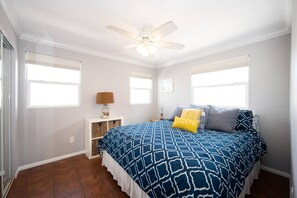 3 bedrooms, iron/ironing board, free WiFi, bed sheets - Iconic Cottage, Steps to Beach/Ocean, AC,Parking (San Diego)