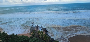 Sun-loungers, beach towels - Hidden Oasis 3 Condo with OCEAN VIEWS and BEACH access (Luquillo)