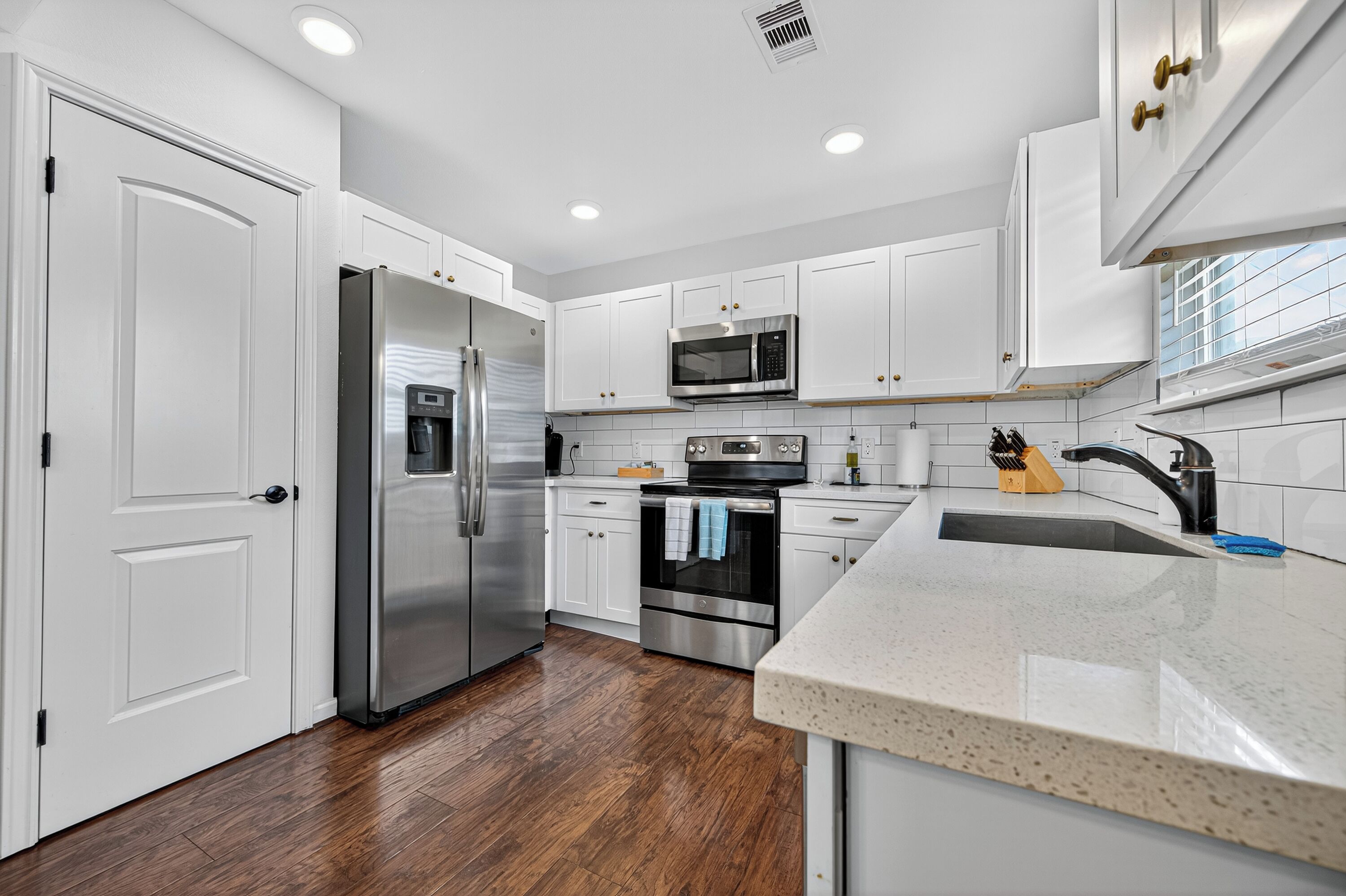 Microwave, oven, stovetop, dishwasher