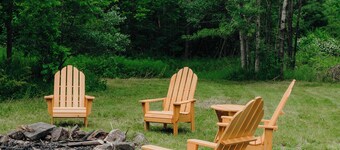 Peaceful 3-bedroom farmhouse cottage in the Belgrade Lakes Region