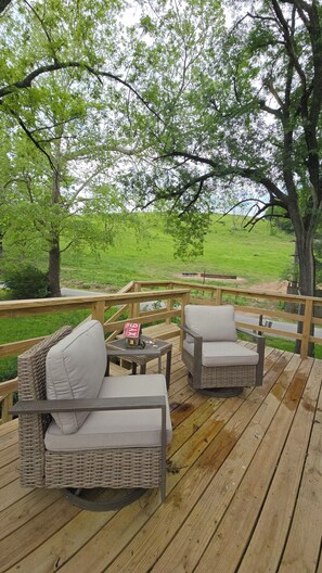 Terrace/patio - Waterfront cabin w/creek waterfall, pond & 2 decks. Nestled in the Ozark hills. (Galena)