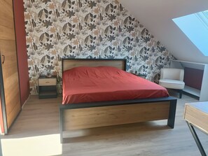 1 bedroom, WiFi, bed sheets - Room in apartment, 2 persons (Écommoy)