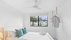 4 bedrooms, WiFi, bed sheets
