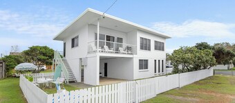 Stella- Beachfront Retreat LJ Hooker Yamba
