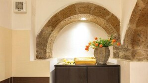 Interior - Private apartment + parking in front of the house + 2 bedrooms, sleeps 4, and 2 bathrooms (Pitigliano)