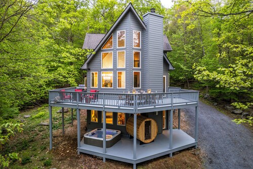 Wintergreen 5BR with Hot Tub, Sauna, Firepit