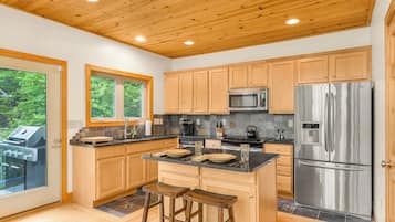 Frigorífic, microones, forn i placa de cuina