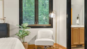 5 dormitoris, escriptori i planxa i posts de planxar