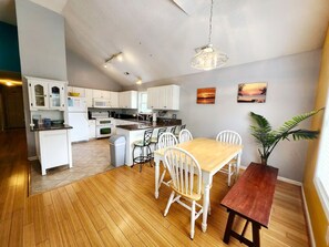 Dining - PRIME Location~BEACH~SOUND~Epic SUNSETS • Bike Path • Putt-Putt ~ Relax & Unwind (Kill Devil Hills)