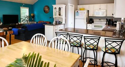 PRIME Location~BEACH~SOUND~Epic SUNSETS • Bike Path • Putt-Putt ~ Relax & Unwind