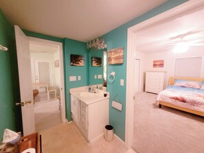 5 chambres, fer et planche à repasser, Wi-Fi, draps fournis