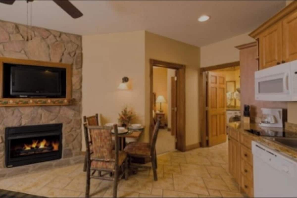 Mini-fridge, microwave, oven, stovetop