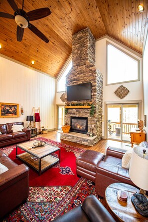 Smart-tv en een open haard