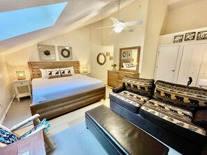 3 bedrooms, desk, iron/ironing board, free WiFi