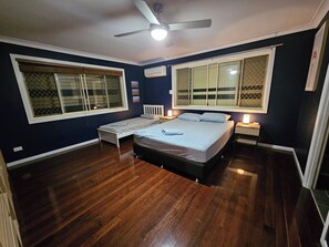 4 bedrooms, iron/ironing board, free WiFi, bed sheets