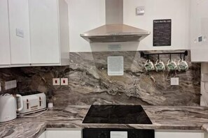 雪櫃、焗爐、爐具、廚房用具/餐具/器皿