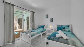 4 bedrooms, iron/ironing board, Internet, bed sheets