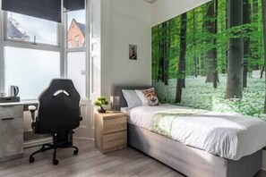 1 habitación, tabla de planchar con plancha, wifi y ropa de cama