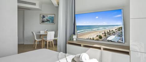 2 chambres, coffre-fort, fer et planche Ă repasser