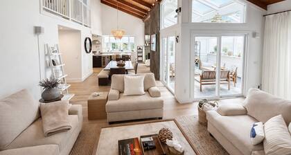 Modern 4BR Escape • w/ Jeep Wrangler • Near Town • Patio, Fire Pit & Hot Tub