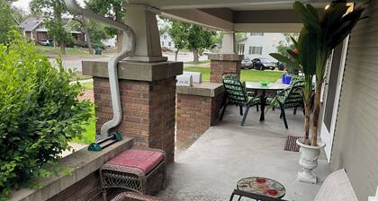 Charming 1916 Craftsman Near UNC & Historic Downtown Greeley with AC and WiFi