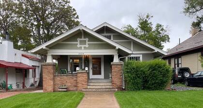Charming 1916 Craftsman Near UNC & Historic Downtown Greeley with AC and WiFi