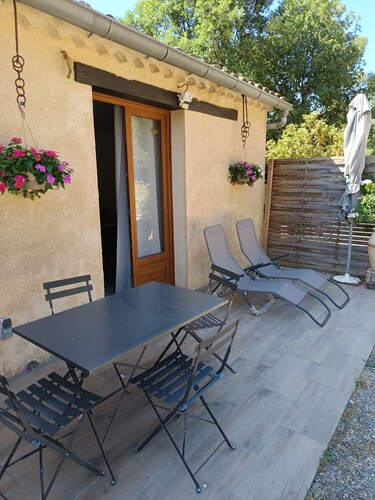 Gite à la campagne au calme  entièrement climatisé.

