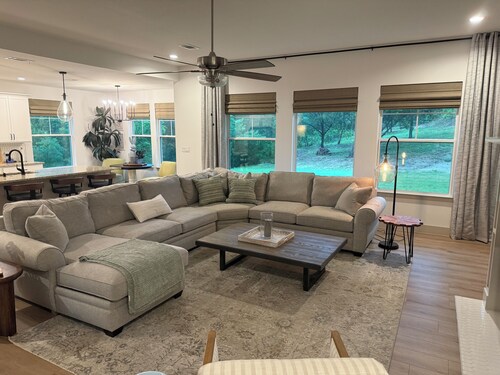 Quiet 4BR 2.5BA Modern New Country Home in Weatherford