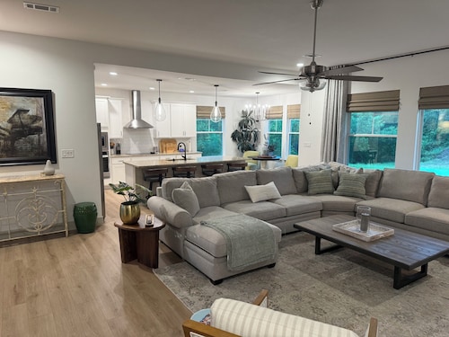 Quiet 4BR 2.5BA Modern New Country Home in Weatherford