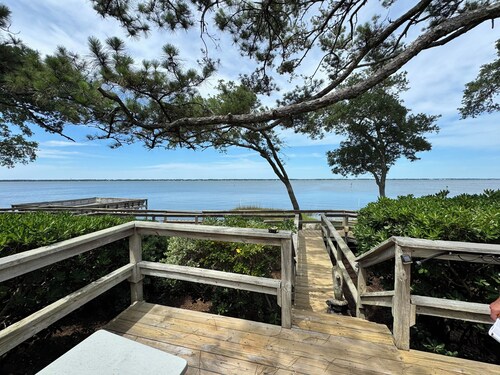 Coastal Tides Retreat - A Soundside Beacon's Reach Townhome in Pine Knoll Shores