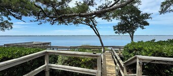 Coastal Tides Retreat - A Soundside Beacon's Reach Townhome in Pine Knoll Shores