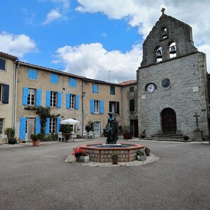 Front of property - Les lits de Montbel B&B (Sonnac-sur-l'Hers)