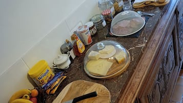 Free daily continental breakfast