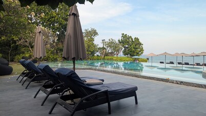 Tranquil Beachfront Escape :  Luxury Within Reach