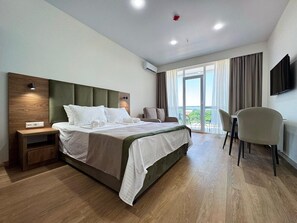 1 bedroom, in-room safe, blackout curtains, free WiFi
