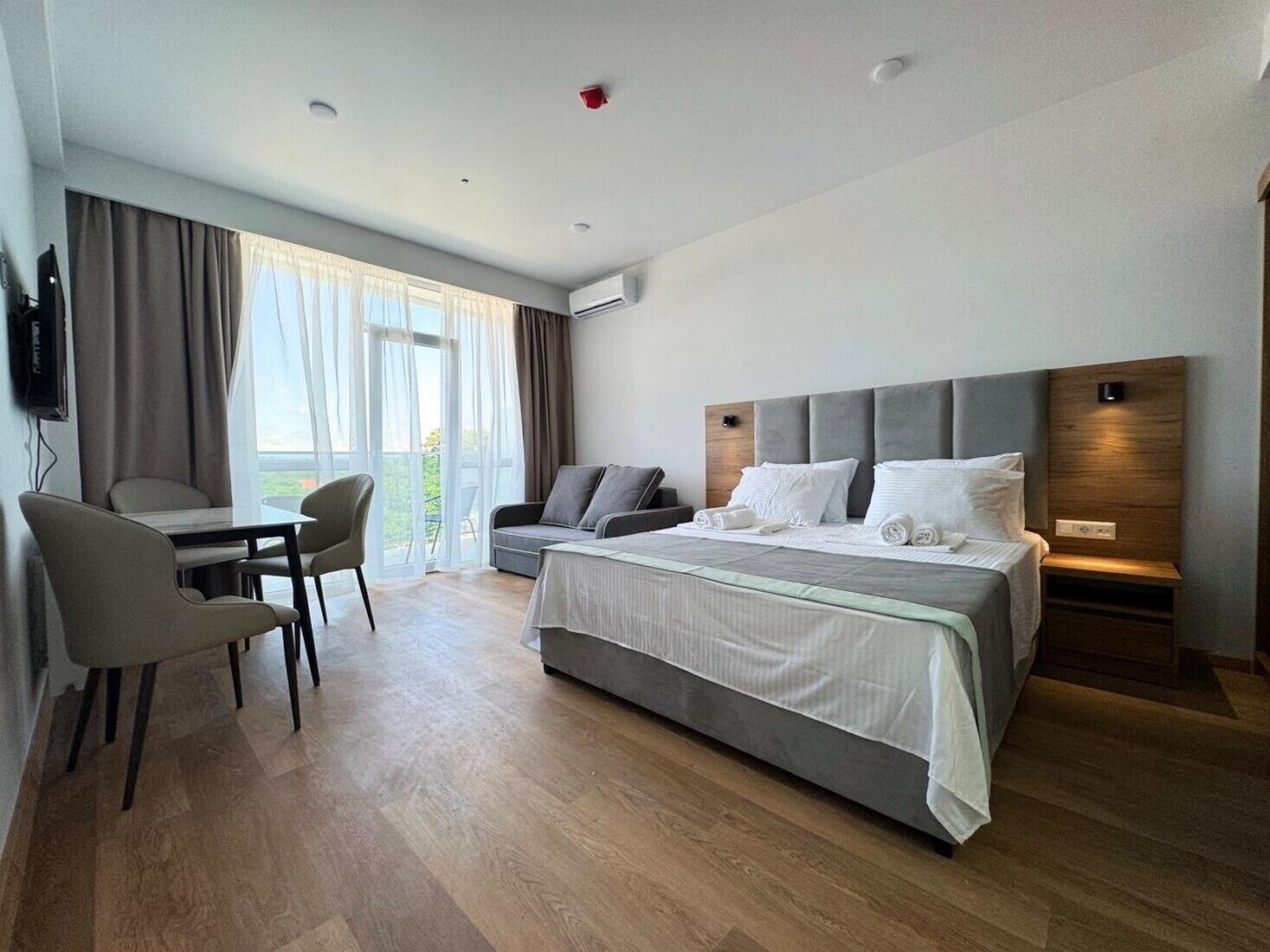 In-room safe, blackout drapes, WiFi (free), bed sheets