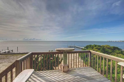 Charming Sound-front Captains Quarters in Frisco WiFi, streaming & perfect views