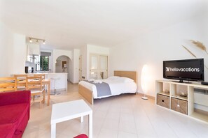 1 bedroom, iron/ironing board, internet, bed sheets