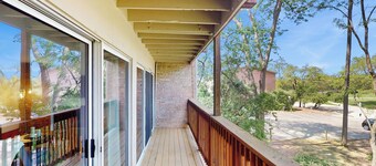 2BR w/Balcony, Fireplace & Wi-Fi