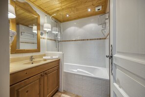 Bathroom - Roseaux du Lac (Duingt)