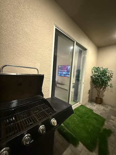 Modern Lux Villa near Disney-Lego Land