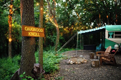 Oakwood Knoll - Vintage Camping Trailer