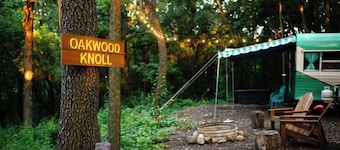 Oakwood Knoll - Vintage Camping Trailer